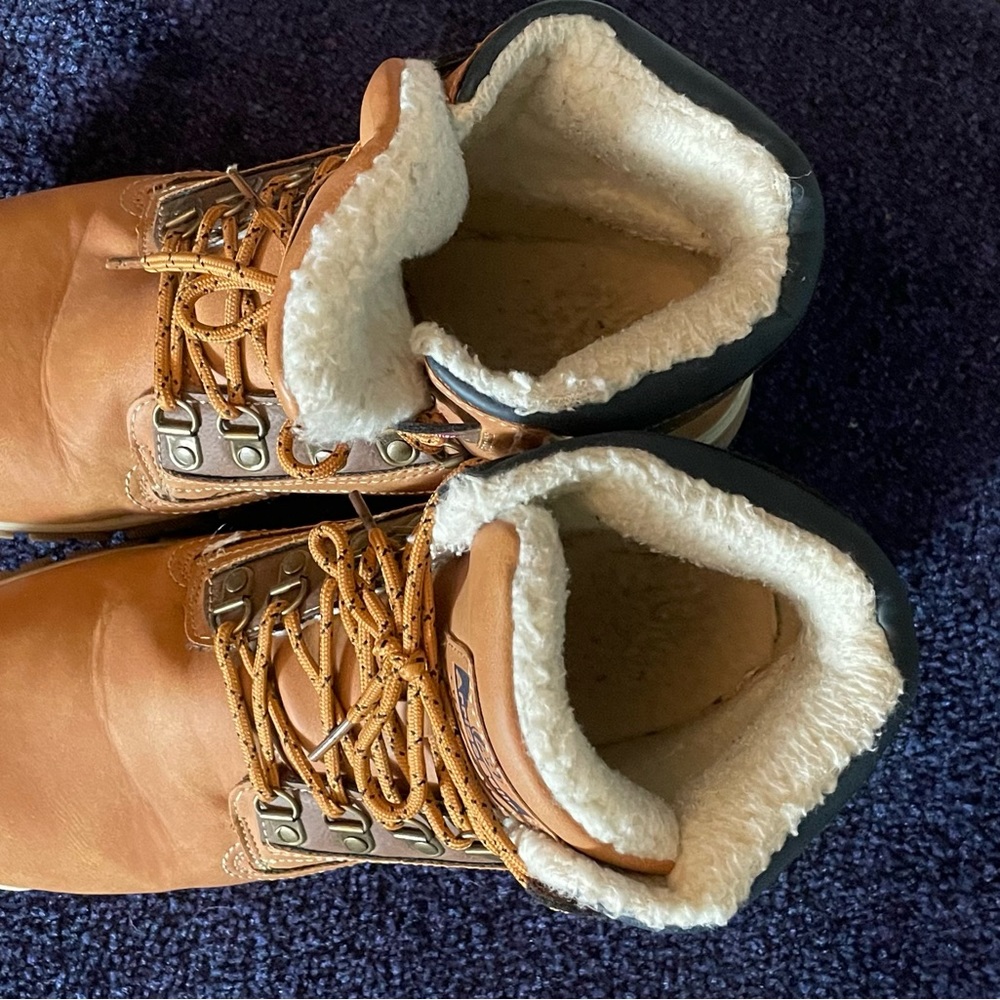 Boots - Picture 4 of 6